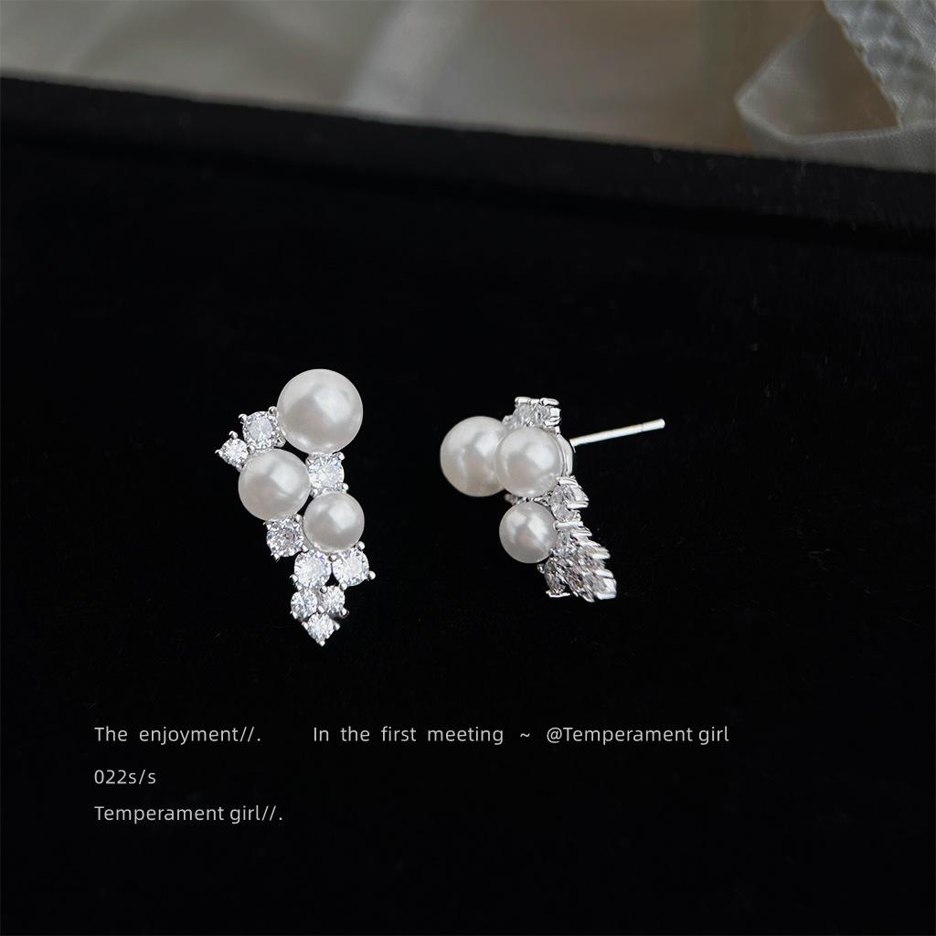 Designer! Zircon needle inlaid simple commuter explosive earrings, stud earrings