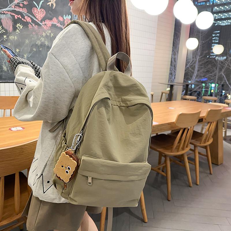 Simple Student Backpack with Large Capacity Multiple Pockets Casual and Lightweight Suitable for Daily and Student Use