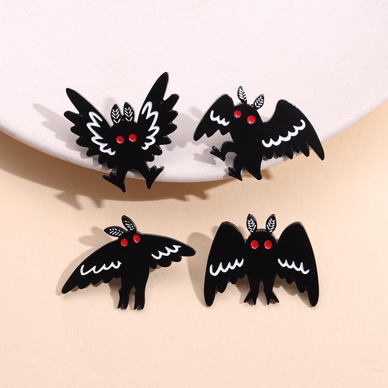 Creative Halloween Bat-Shaped Cartoon Metal Brooch Ornament