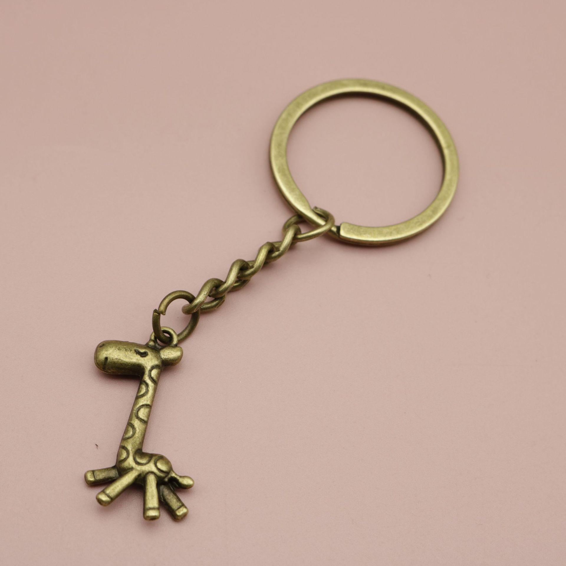 Simple Giraffe Keychain Pendant бронзовый