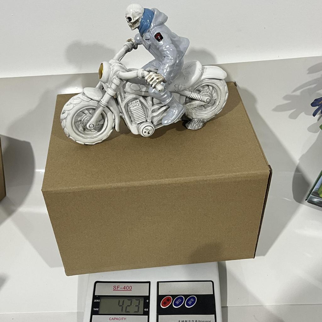 Cross-Border Cool Skeleton Figurines: Halloween Resin Ornaments and Decorations