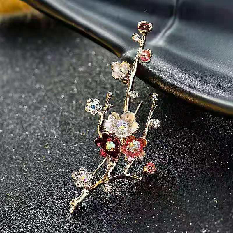Elegant Luxury Brooch: Versatile and Exquisite Pin for Suit Jackets - Japanese and Korean Inspired Design