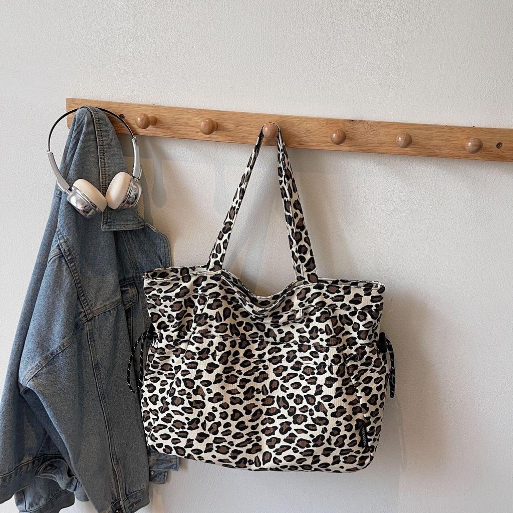 Korean Retro Leopard Print Canvas Tote Bag - Fashionable, Large Capacity, Shoulder/Underarm Style Suitable for Commuting and Shopping