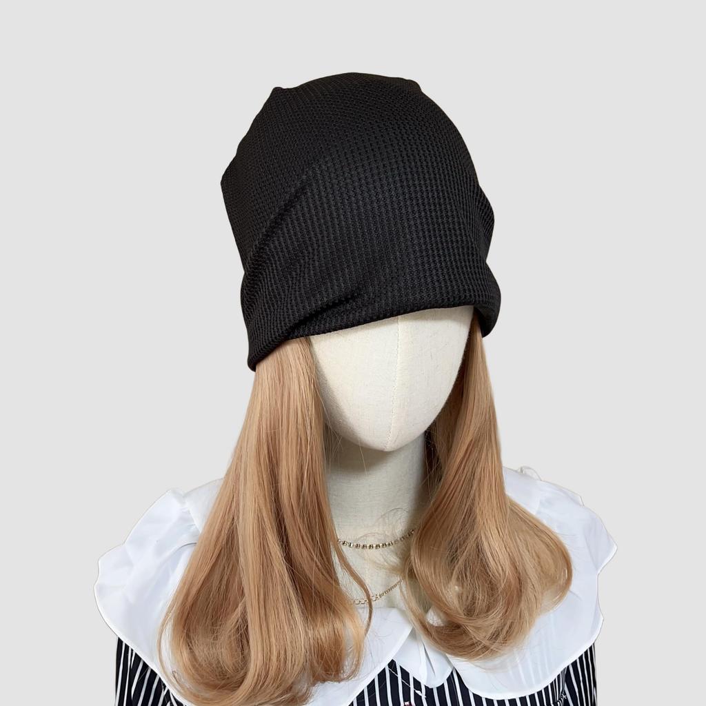 Gold Beige Wig with Beanie, 35cm Curly, Natural-Looking, for Cosplay and Medical Use, Popular with Korean Dancers and YouTubers