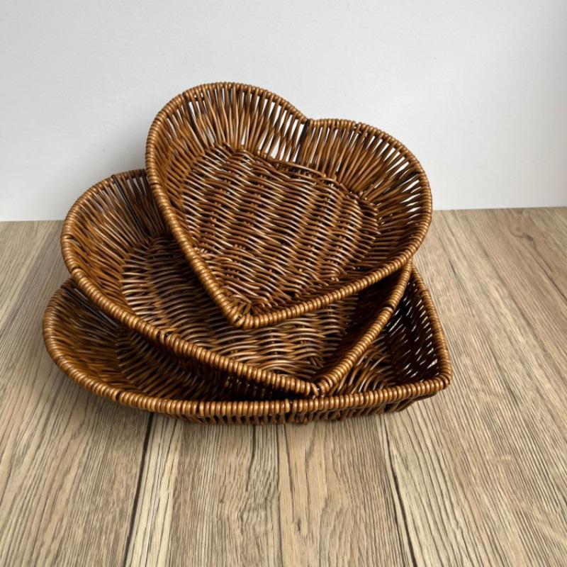 Heart-Shaped Woven Storage Basket Multi-Uses Simulation Rattan Desktop Baskets For Bread Fruit Restaurant Serving Display Basket