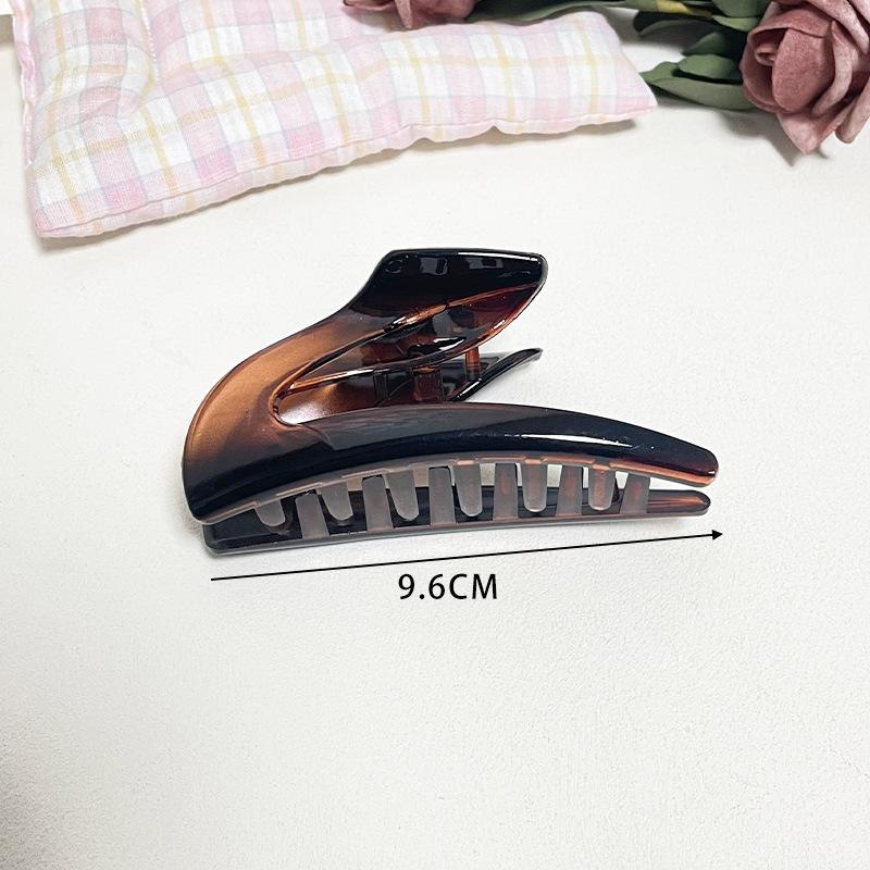 Z-shaped Leopard Print Hair Claw for Women, Large Shark Clip for Back of Head, 2026 New Niche High-end Hair Accessory