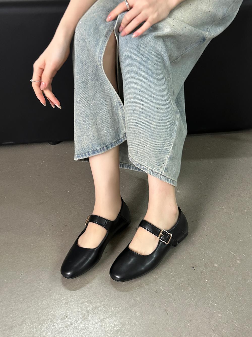 Модные женские туфли-лоферы с круглым носком на плоской подошве 2024 года — фото 6