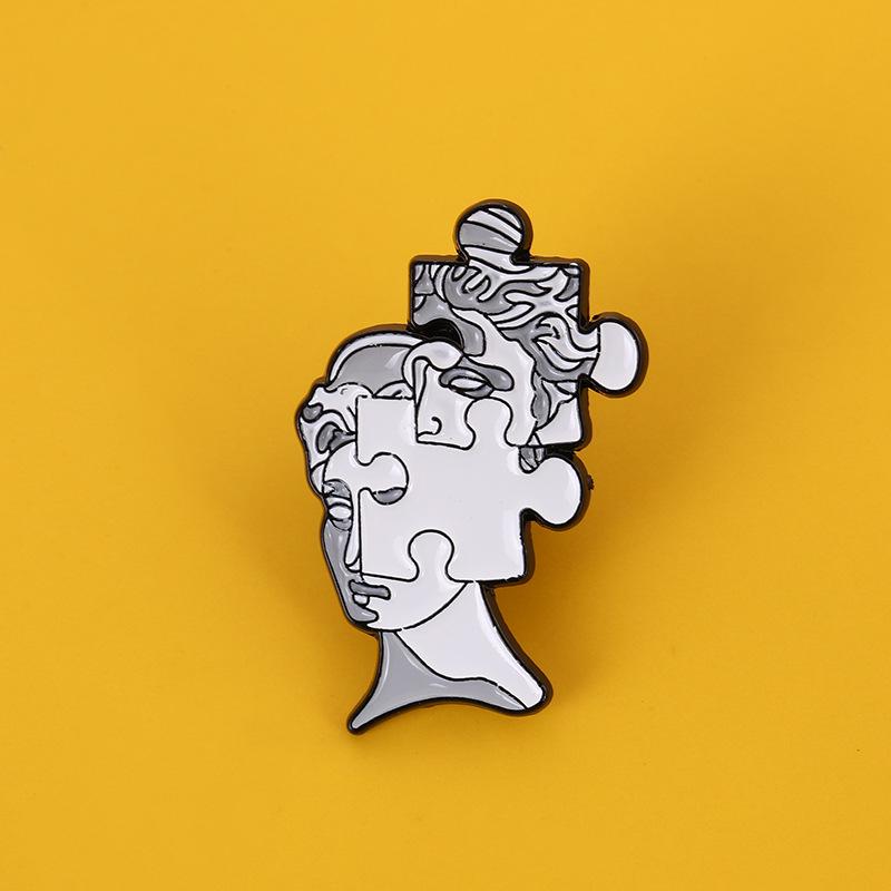 Minimalist Enamel Roman Head Brooch - Zinc Alloy