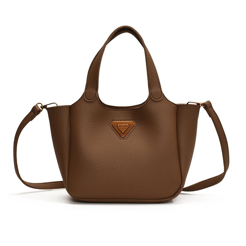 

Large-capacity bags women s autumn and winter versatile new fashion shoulder messenger bags are now popular portable bucket bags коричневый