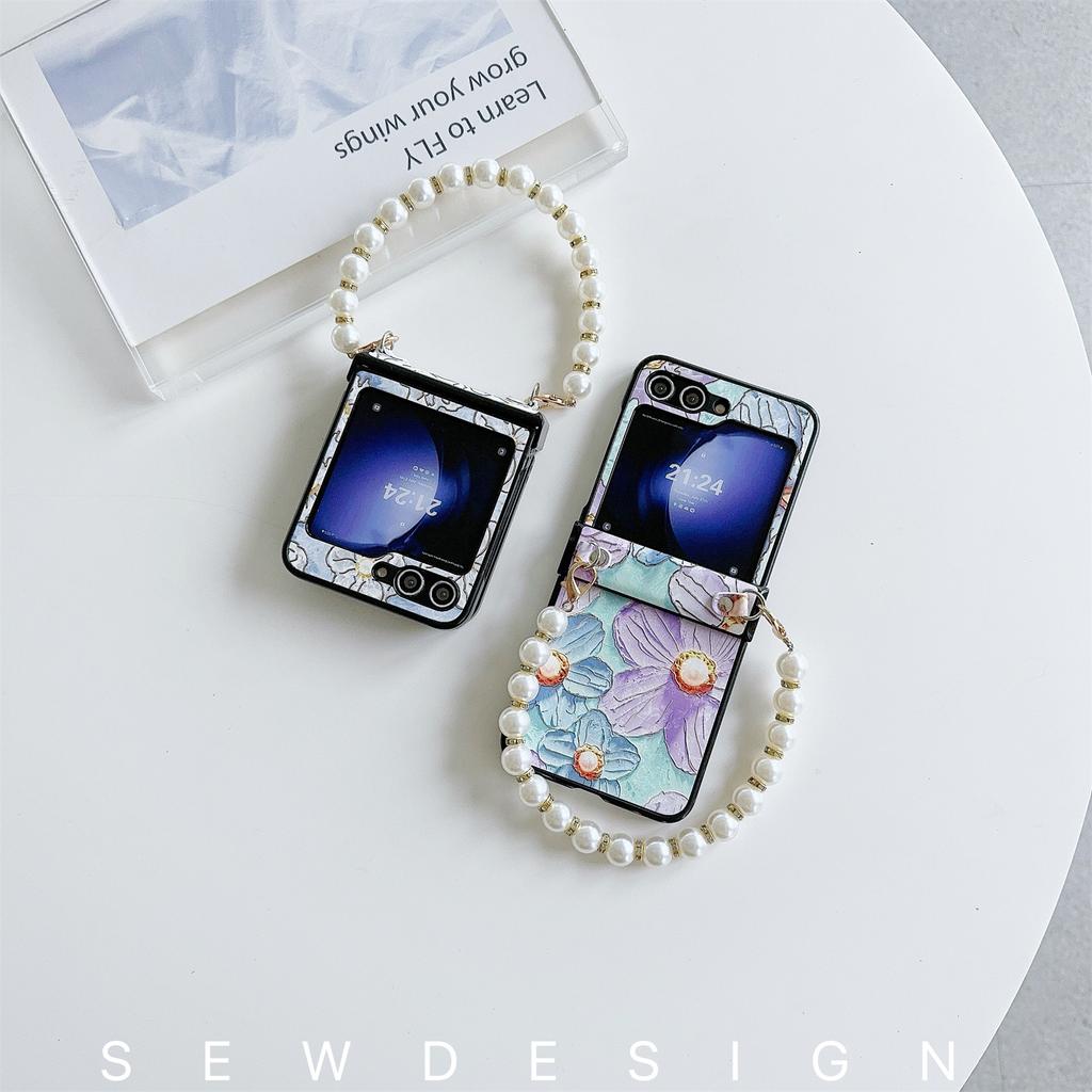 For Samsung Galaxy Z Flip5 5G Hinge Design Lacquered Flower Pattern PU Leather+PC Case with Pearl Chain