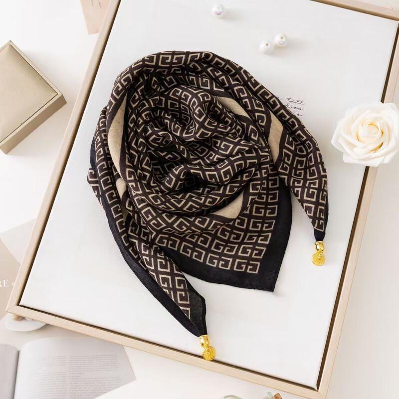 Women's Magnetic Buckle Square Scarf