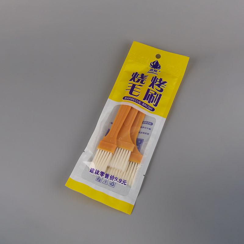 

Упаковка из 3 прочных нелиняющих щеток для волос, барбекю и масла серебристого цвета в индивидуальной упаковке для выпечки.