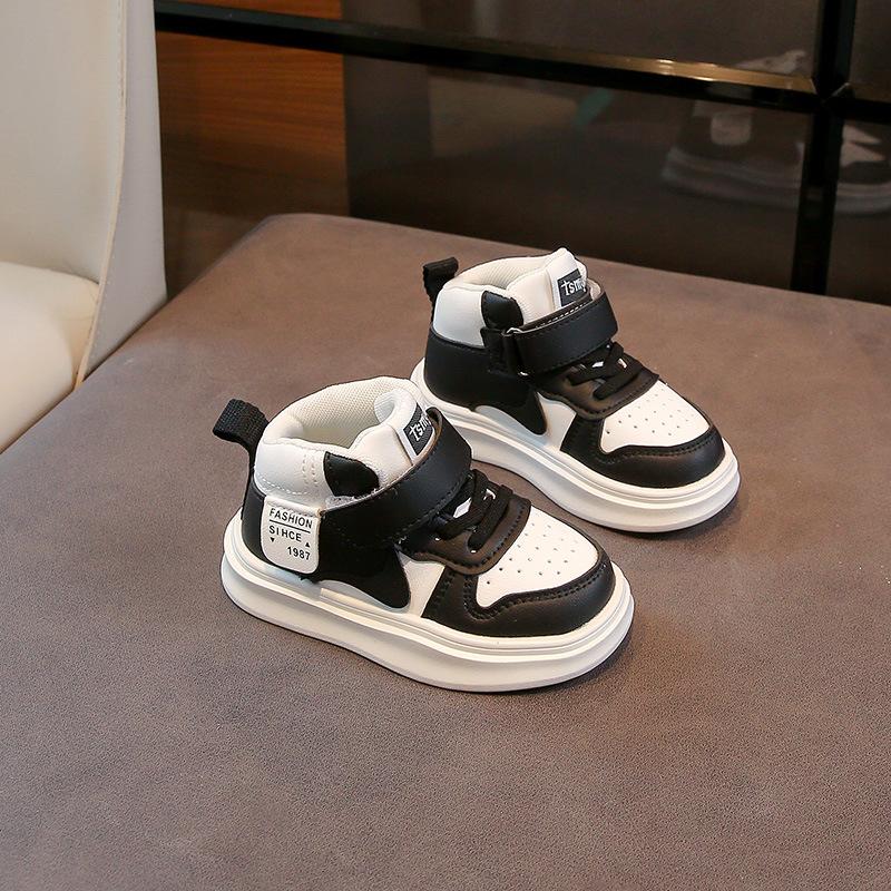 

2025 осень новые детские спортивные туфли мальчики высокие кеды девочки детские туфли детская модная мода 25 чёрный