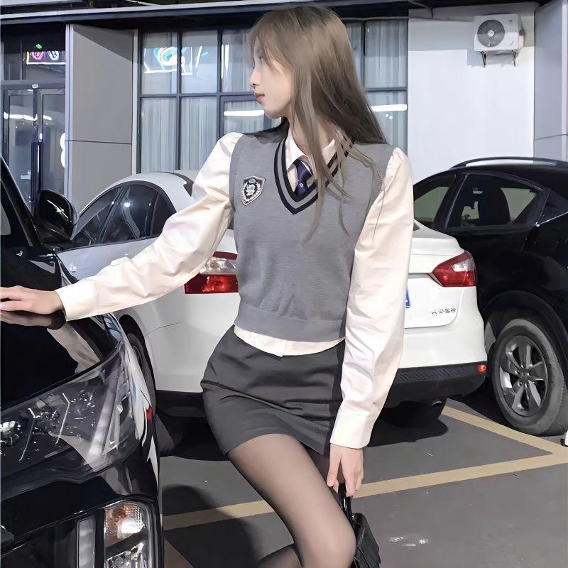 

Chic Autumn Women s Two-Piece: White Shirt & Knitted Grey Vest Extra Large