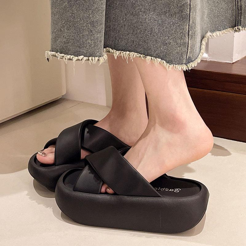 Thick-soled cool slippers women's wear 2025 new Internet celebrity cross one-word drag sports muffin beach shoes