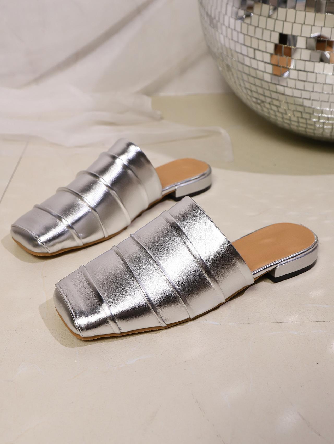 

Модные блестящие металлические золотые серебряные женские летние шлепанцы-сандалии с закрытым носком на квадратном низком каблуке, повседневные мюли-тапочки, большой размер 42 42 серебряный
