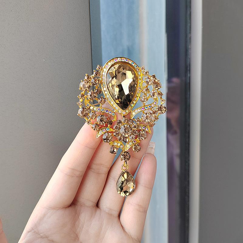 Retro Popular Crystal Big Water Drop Pendant Brooch Temperament Exaggerated Rhinestone Corsage Pin Clothing Accessories Women