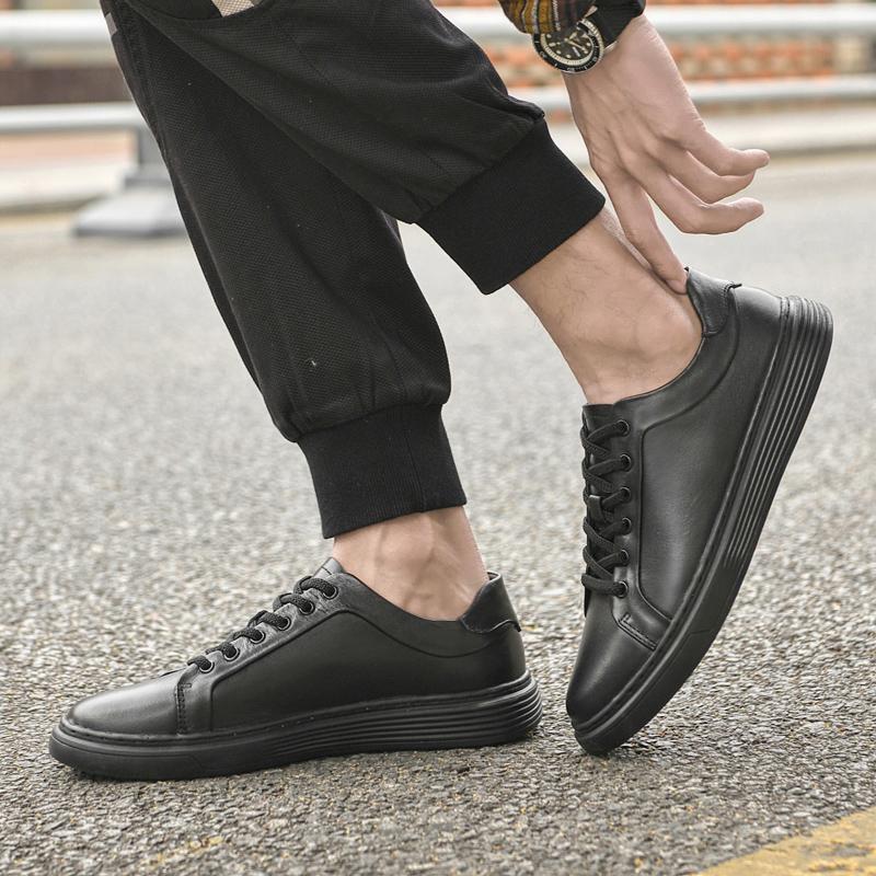 Fashion Classic Men Lace-Up Sneakers Versatile Man Walk Skateboarding Shoes New Travel Vulcanize Footwear Stylish Mens Casual Shoes