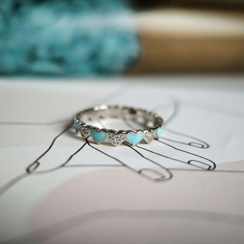 Серебряное кольцо с фианитами, емаллю, вес изделия 1,59 гр (60002260)