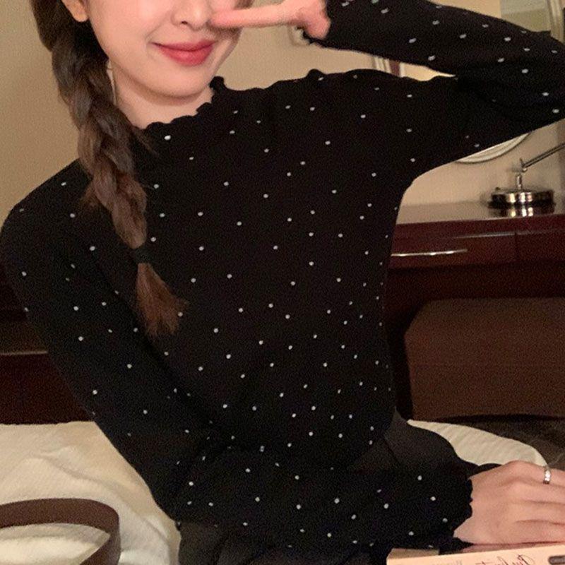 Dámské tričko s dlouhým rukávem, slim fit, s vysokým límečkem a volánky s puntíky