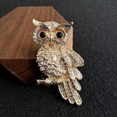 Vintage Diamond Sparkle Owl Brooch Femininity Versatile Pin Blazer Coat Accessories