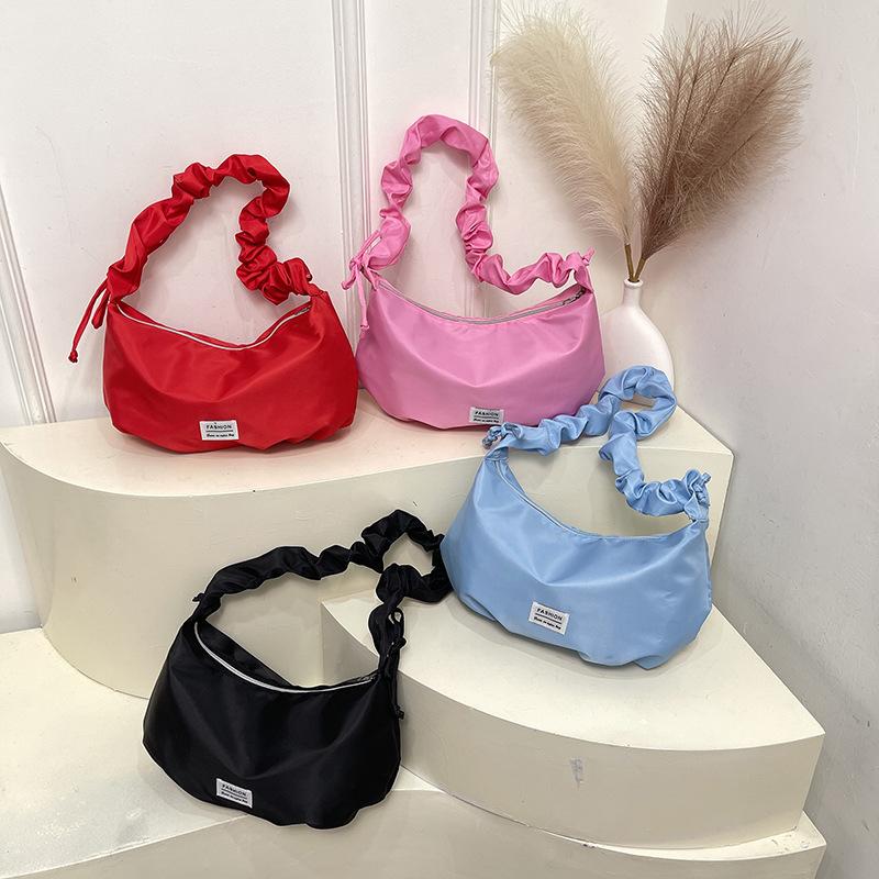2025 spring and summer pleated dumpling bag niche nylon messenger bag women's casual loose large-capacity underarm bag