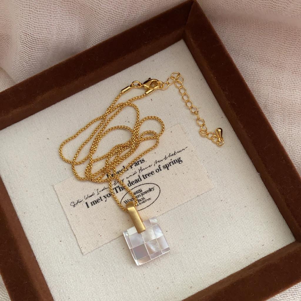 French Square Mosaic Square Hong Kong Style Shell Simple Necklace Collarbone Chain Fashionable Commuter Versatile Necklace