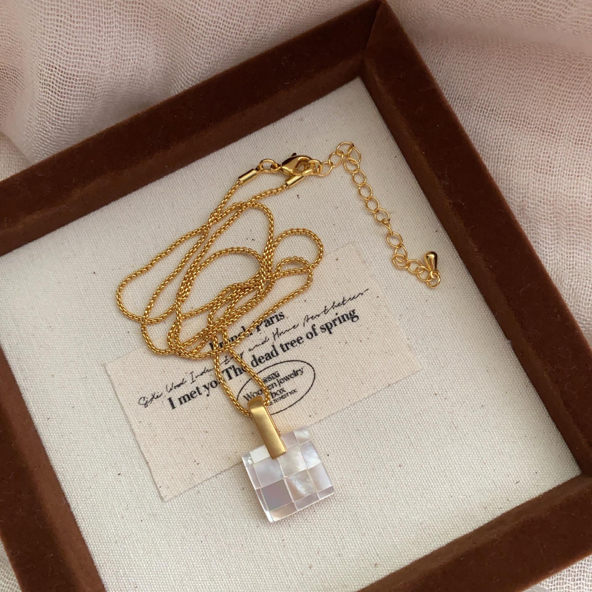 Light Luxury High-End Stud Earrings Necklace, Simple Earrings, Niche Design Fritillary Earrings, Shell Necklace