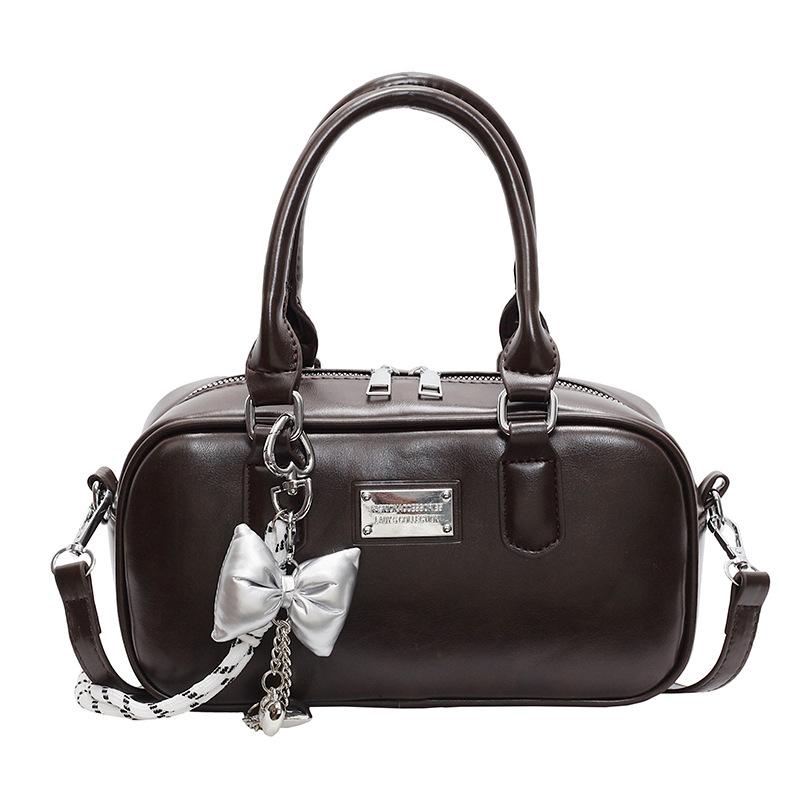 2025 new Korean version fashion simple commuter gloves bowling bag commuter versatile niche trend messenger women's bag
