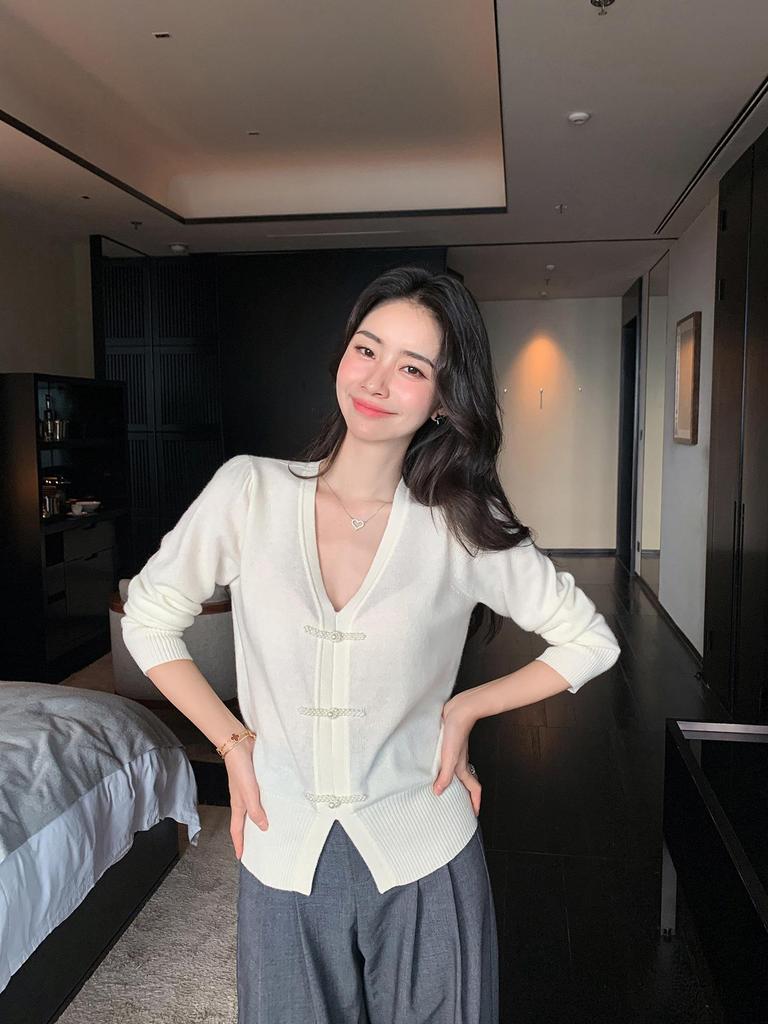 Women's V-Neck Cashmere Sweater with Frog Buttons - Autumn/Winter Chinese Retro Style
