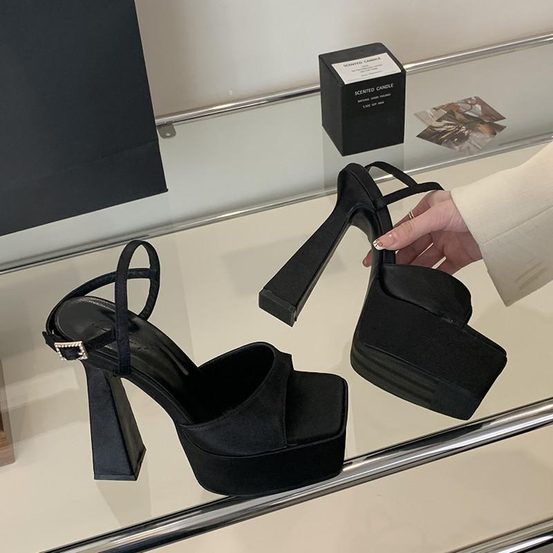 Damen Ultra-hochhackige Dickhackige Wasserdichte Plateau Sandalen mit eckiger Spitze aus Satin mit Ein-Wort-Schnalle