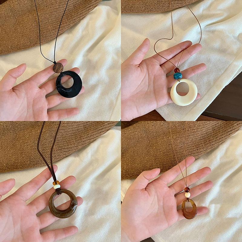 Brown Circle Woven Rope Necklace Women'S Minimalist  Cold Tone Vintage Style Resin Material Necklace Accessory