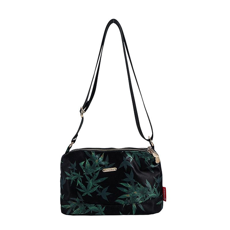 

Легкая водонепроницаемая нейлоновая маленькая сумка женская 2025 новая сумка большой вместимости модная универсальная сумка через плечо one size fits all чёрный