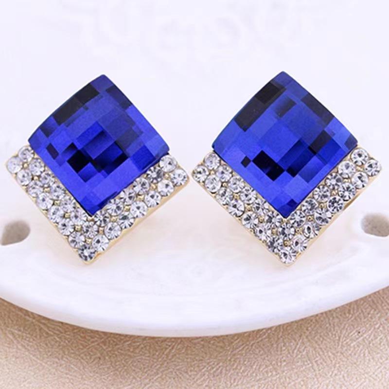 New 111 silver needle fashion temperament elegant stud earrings women, personality versatile design sense geometric rhombus crystal earrings