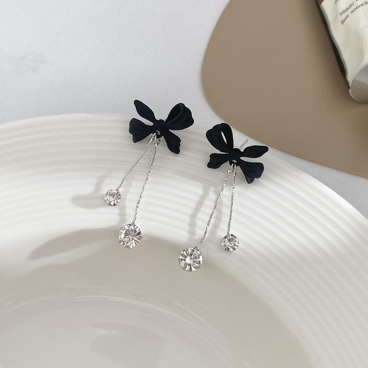 

Черные серьги-бантики Темперамент Персонализированные дизайнерские серьги для женщин