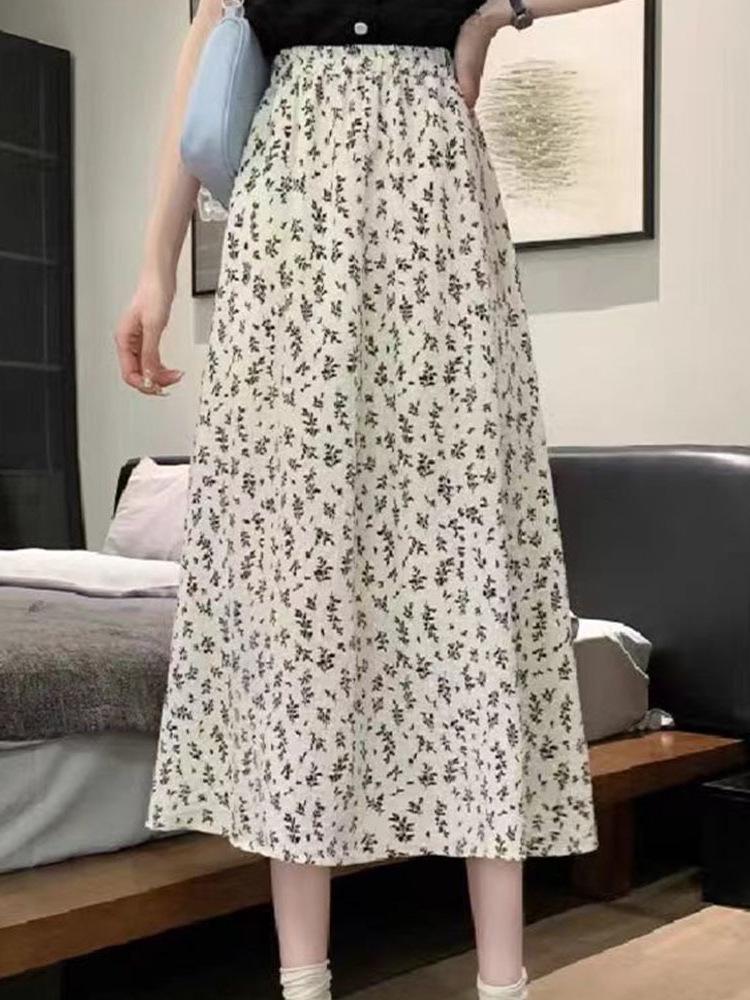 Elegant Black Floral A-Line Midi Skirt: High-Waisted, Slimming, Retro Design for Women - Perfect for Spring/Autumn