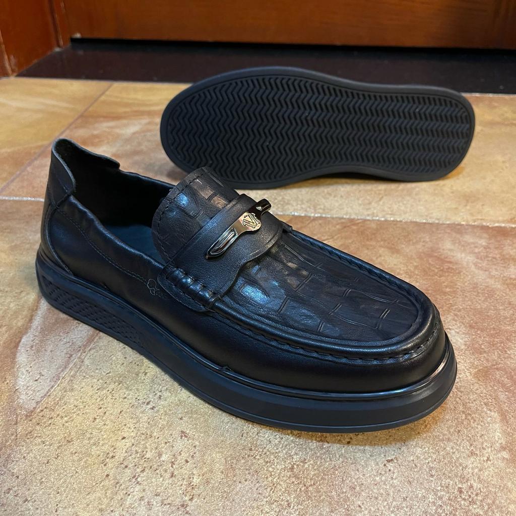 Men's Genuine Cow Leather Slip-On Loafers Business Casual Shoes Comfortable Leather Footwear for Professional Settings