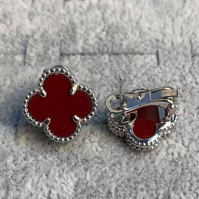 Dört Yapraklı Yonca 15mm Küpelerin Yüksek Versiyonu Kulak Vuruşları Kadın 18k Işık Lüks Ins Tasarım Moda Çok Yönlü Küpeler