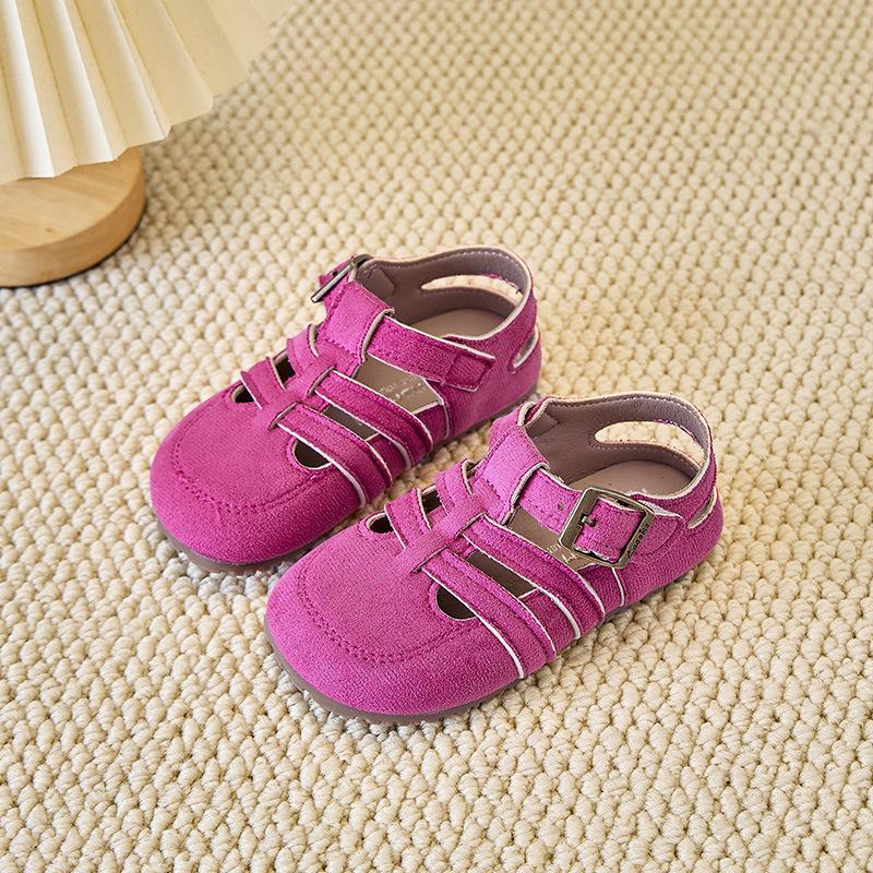 Dziecięce Sandały Wydrążone Miękka Podeszwa Dziewczęce Płaskie Buty Antypoślizgowe Cukierkowy Kolor 2025 Lato Chłopięce Buty na Plażę Zakryte Palce Pasek w Kształcie T