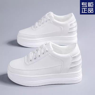Kleine witte schoenen dames 2025 lente nieuwe populaire damesschoenen muffin mode veelzijdige boardschoenen platform casual schoenen innerlijke hoogteverhoging
