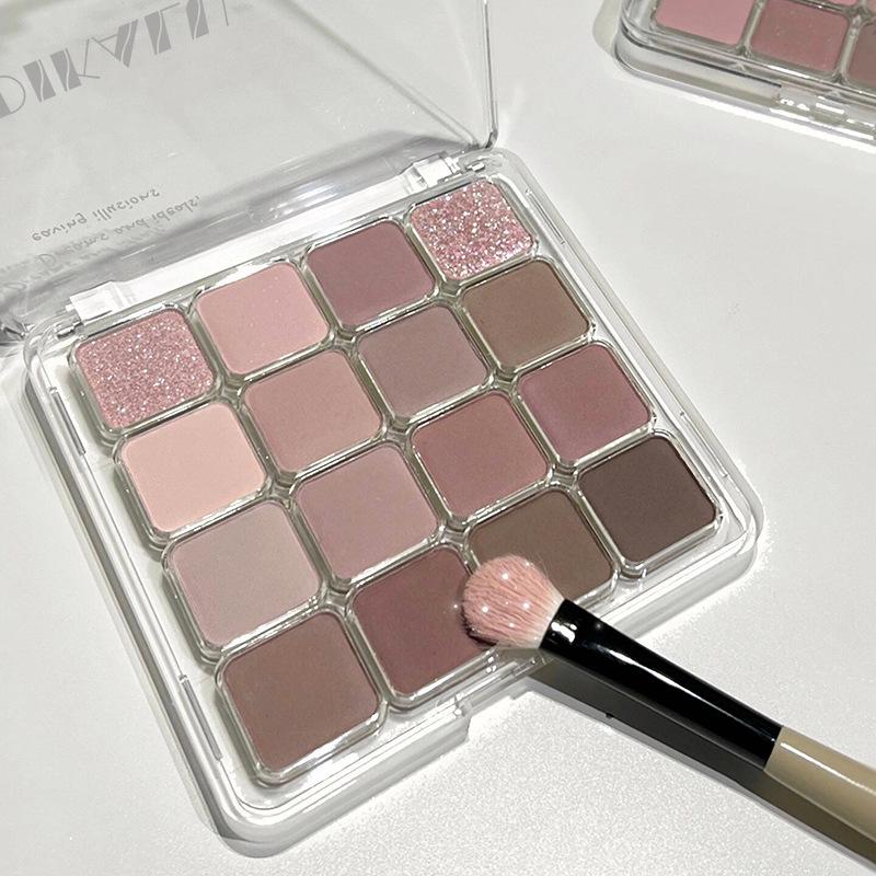 

Палетка теней для век DIKALU Checkered 16 цветов - Матовые и перламутровые оттенки в розовом, коричневом, медовом, с блестками, румяном и синем. 16-Color Gray Pink Palette#03