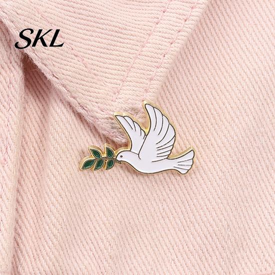 Sophisticated Lapel Pin Brooch Pin, Pigeon Olive Branch Design Metal Backpack Decorative Badge for School Bag Clothes Accessories Peace