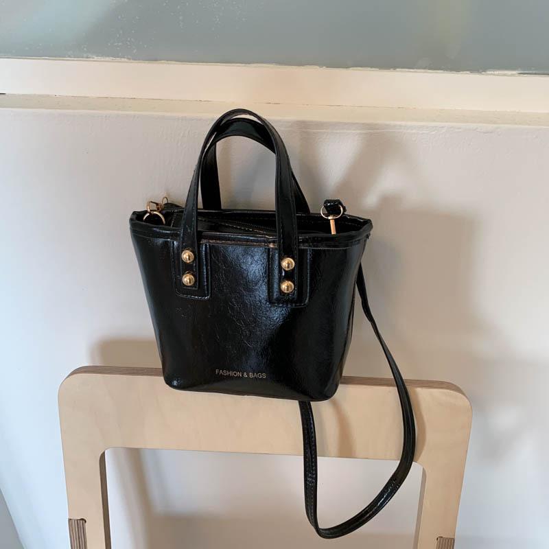 

This year s popular bags women s 2025 summer high-end textured retro handbag shoulder crossbody bucket bag чёрный