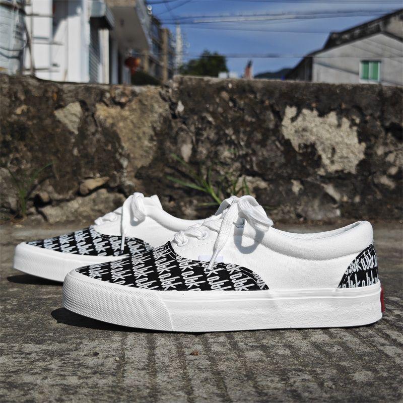 

2024 Japanese Retro Niche White Blue Paisley Canvas Skate Shoes - Breathable Lace-up Style for Couples and Students 44