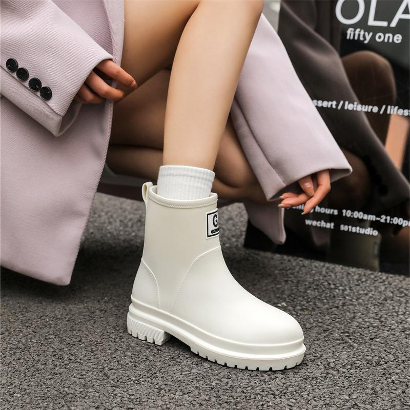 Middle Tube Women's Fashion Outer Wear Rain Shoes Non-slip Rubber Shoes Thick Sole Wear-resistant Water Shoes Short Tube Fashion