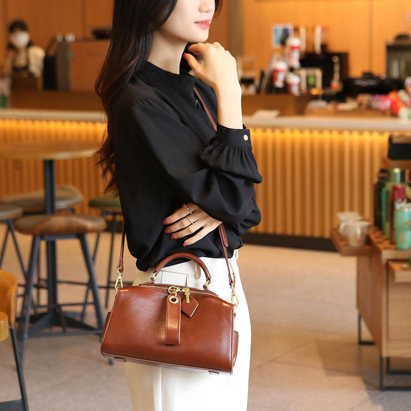 Women's Bag Crossbody Commuting Bag New Summer Style Fashionable Retro Hand-held Single Shoulder Boston Pillow Bag
