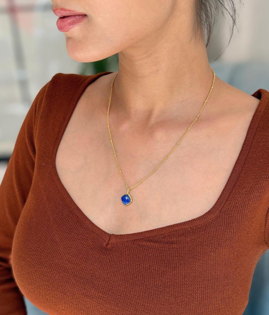 Collana elegante in lapislazzuli naturale oro 14K collana a strati a forma di cuscino per donna blu Cristallo curativo gioielli per ufficio e uso quotidiano