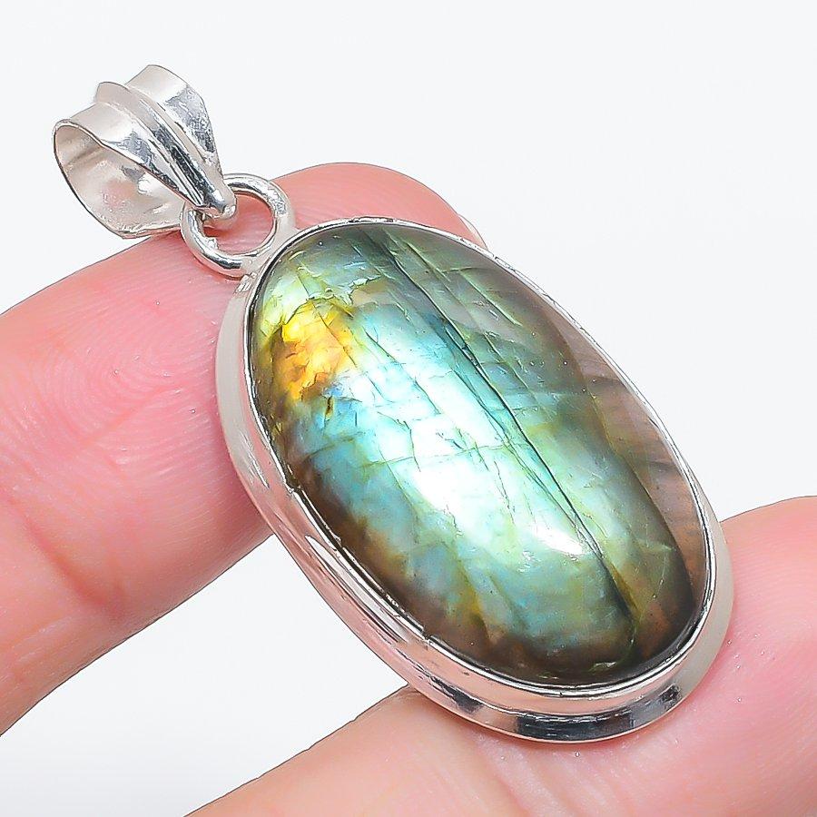 

Natural Labradorite Gemstone 925 Sterling Silver Jewelry Pendant 1.85 u3G33
