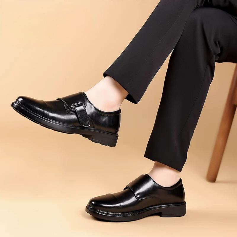 Mode Mode Rindsleder Business Herrenschuhe Frühling Herbst Herren Hochzeitsschuhe Neuer Designer Weiche Sohle Schwarze Lederschuhe Männlich