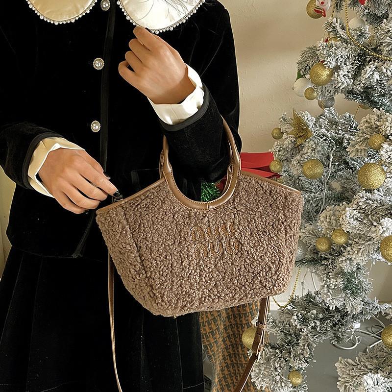 2023 New Sheepskin Tote Bag With Lamb Wool Retro Style Medium Size European And American Style